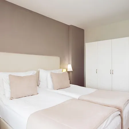 Marti La Perla - Adult Only+16 Μαρμαρίς