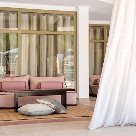 Marti La Perla - Adult Only+16 4*