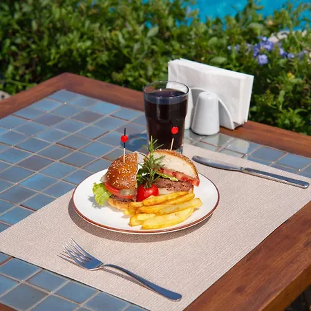 Marti La Perla - Adult Only+16 4*