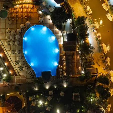 Marti La Perla - Adult Only+16 4*