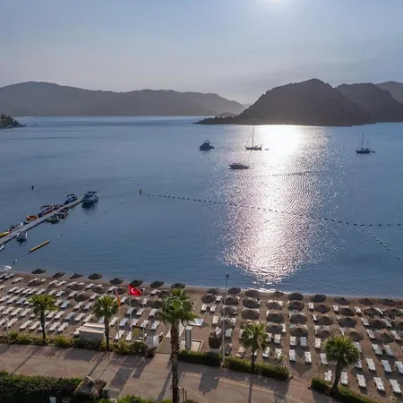 Marti La Perla - Adult Only+16 4*